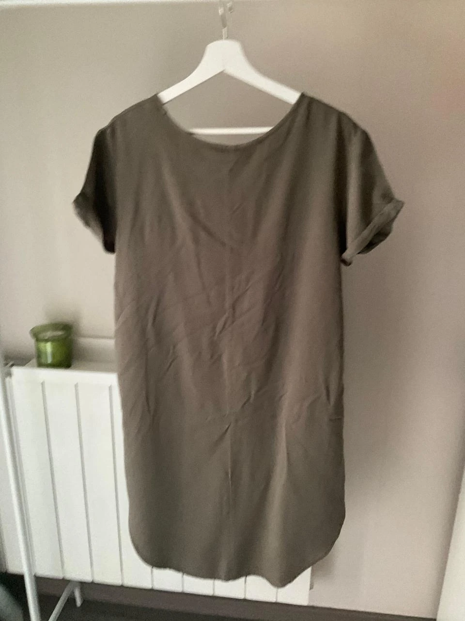 Vestido fluido cáqui H&M – Leve • Minimalista • Tamanho M – photo 4